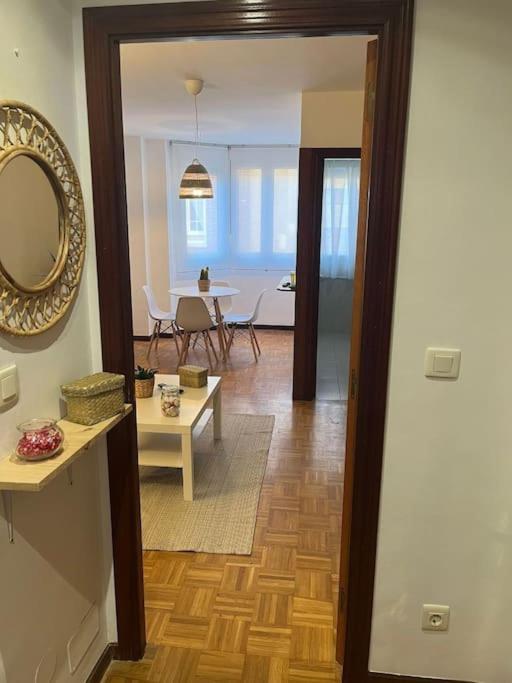 Acogedor Y Soleado Apartamento Recien Amueblado En Gijón Buitenkant foto