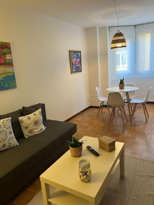 Acogedor Y Soleado Apartamento Recien Amueblado En Gijón Buitenkant foto