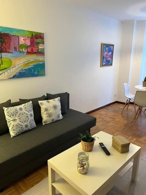 Acogedor Y Soleado Apartamento Recien Amueblado En Gijón Buitenkant foto